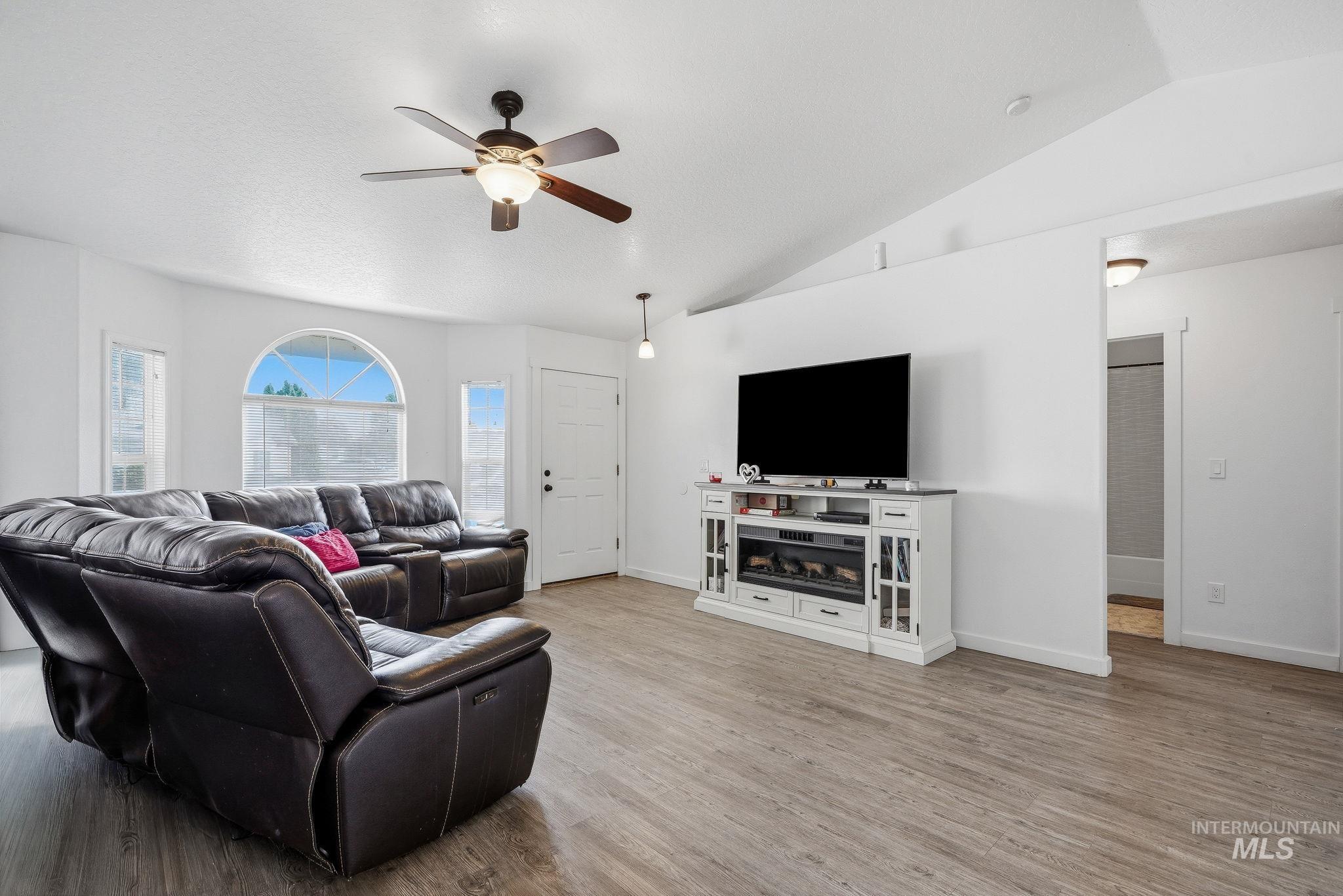 607 Laster St., Caldwell, Idaho 83607, 3 Bedrooms, 2 Bathrooms, Residential For Sale, Price $334,990,MLS 98997429