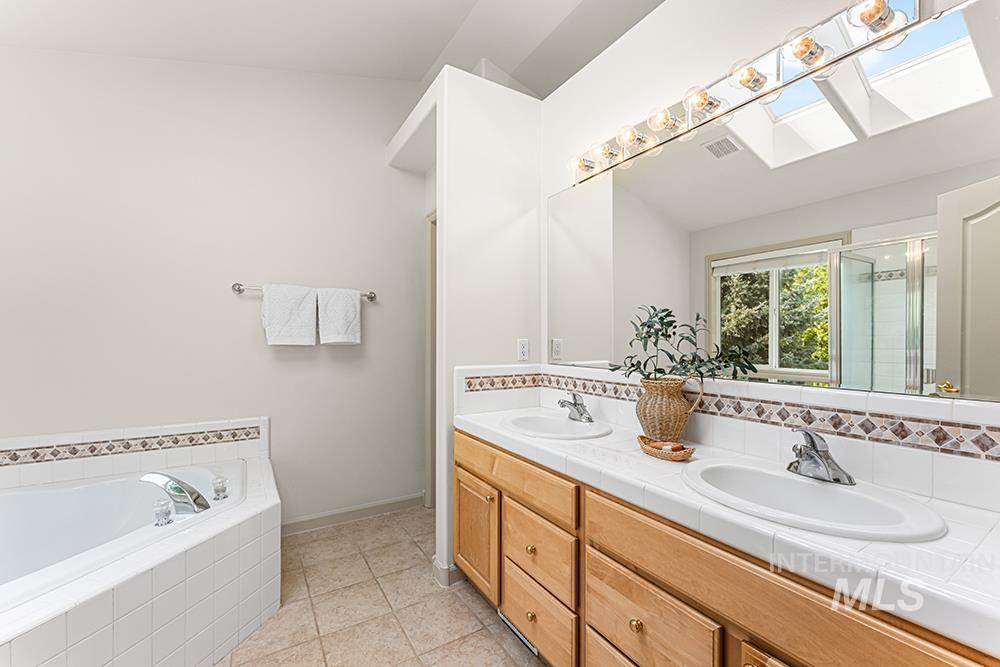 14496 W Barclay St, Boise, Idaho 83713, 4 Bedrooms, 2.5 Bathrooms, Residential For Sale, Price $750,000,MLS 98997430