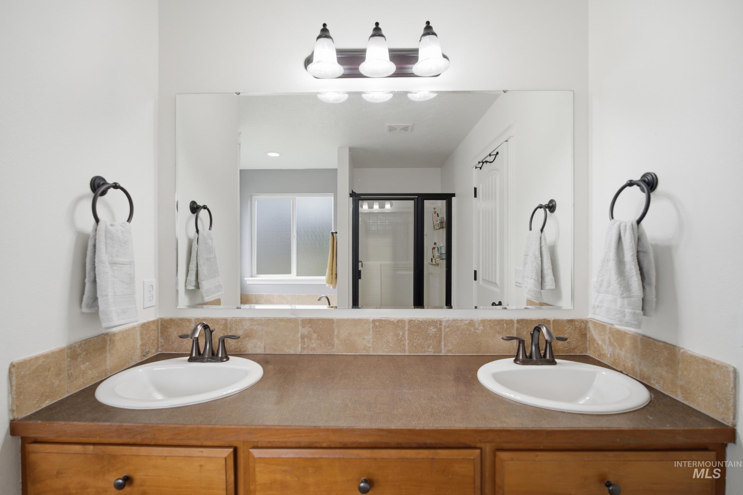 11074 W Crossbow St, Star, Idaho 83669, 3 Bedrooms, 2 Bathrooms, Residential For Sale, Price $439,900,MLS 98997431
