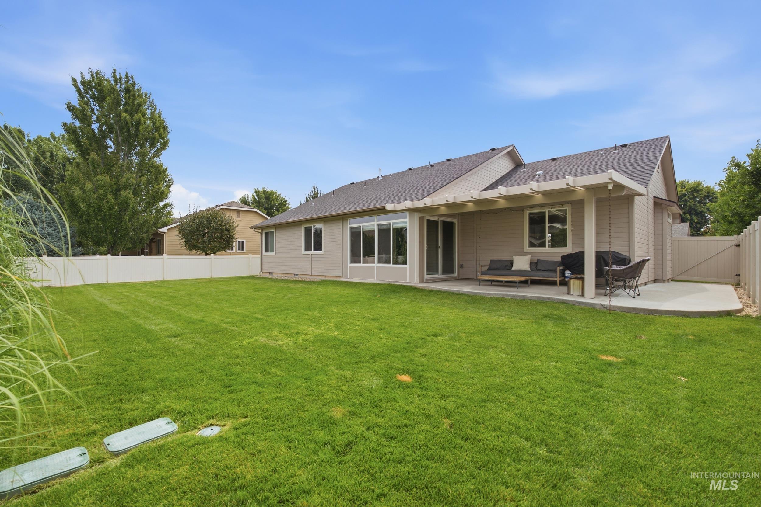 11074 W Crossbow St, Star, Idaho 83669, 3 Bedrooms, 2 Bathrooms, Residential For Sale, Price $439,900,MLS 98997431