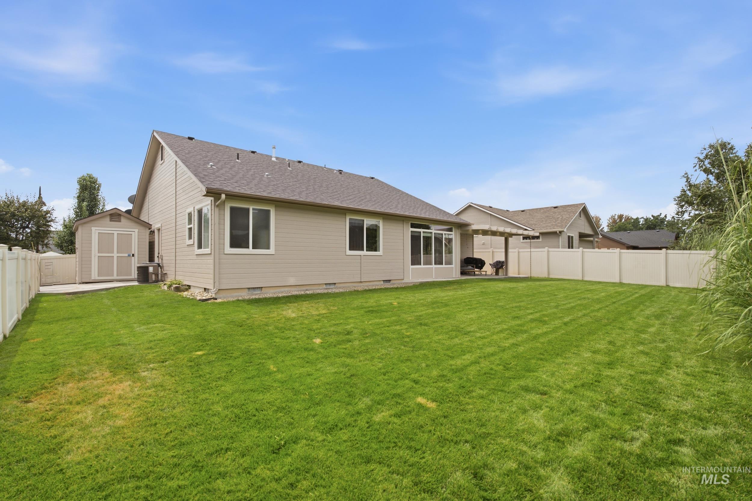 11074 W Crossbow St, Star, Idaho 83669, 3 Bedrooms, 2 Bathrooms, Residential For Sale, Price $439,900,MLS 98997431