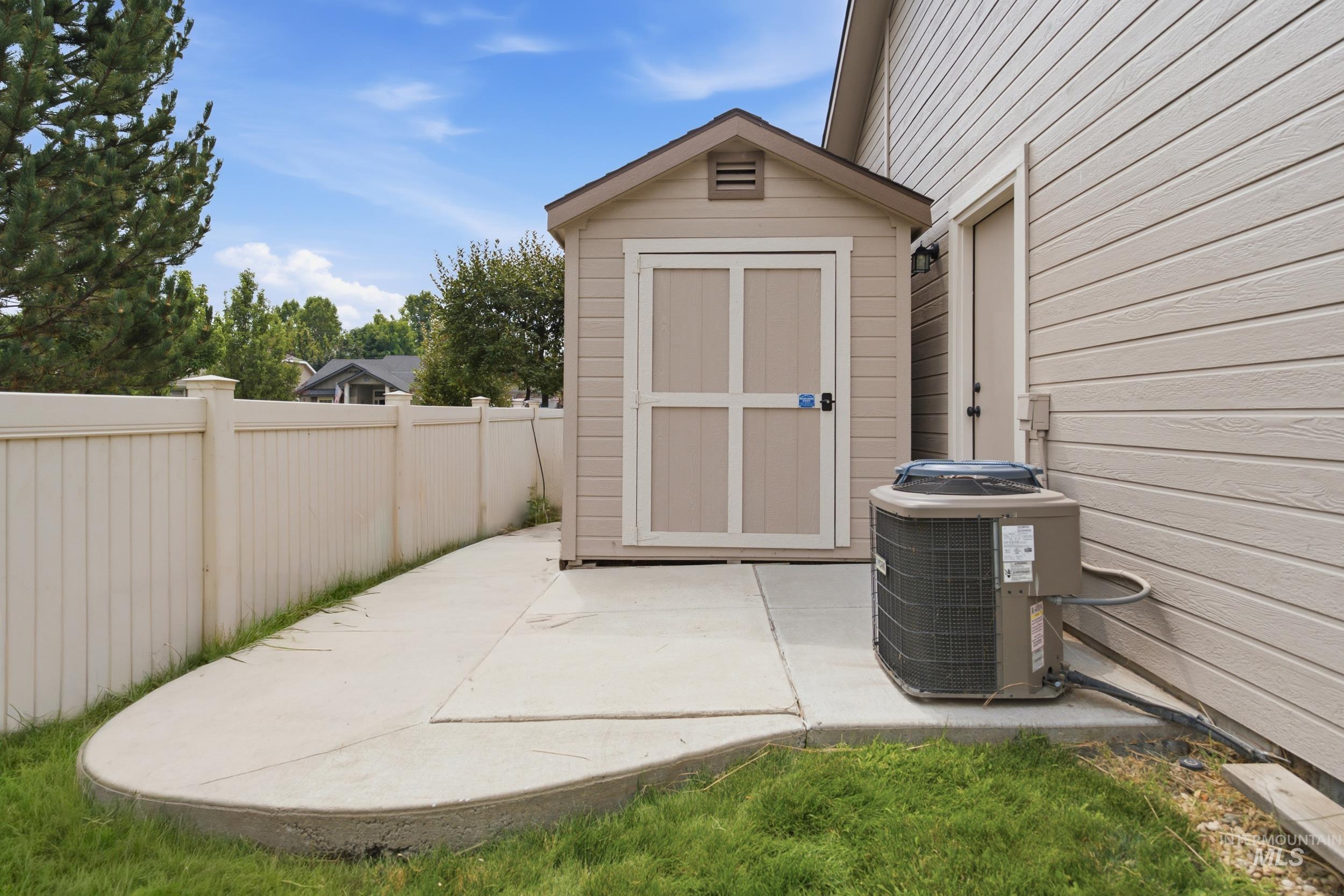 11074 W Crossbow St, Star, Idaho 83669, 3 Bedrooms, 2 Bathrooms, Residential For Sale, Price $439,900,MLS 98997431