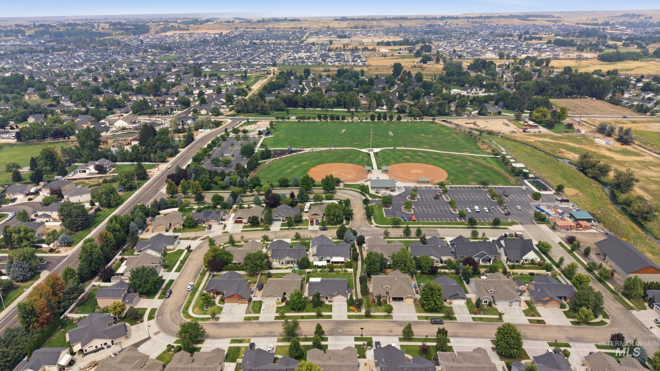 11074 W Crossbow St, Star, Idaho 83669, 3 Bedrooms, 2 Bathrooms, Residential For Sale, Price $439,900,MLS 98997431