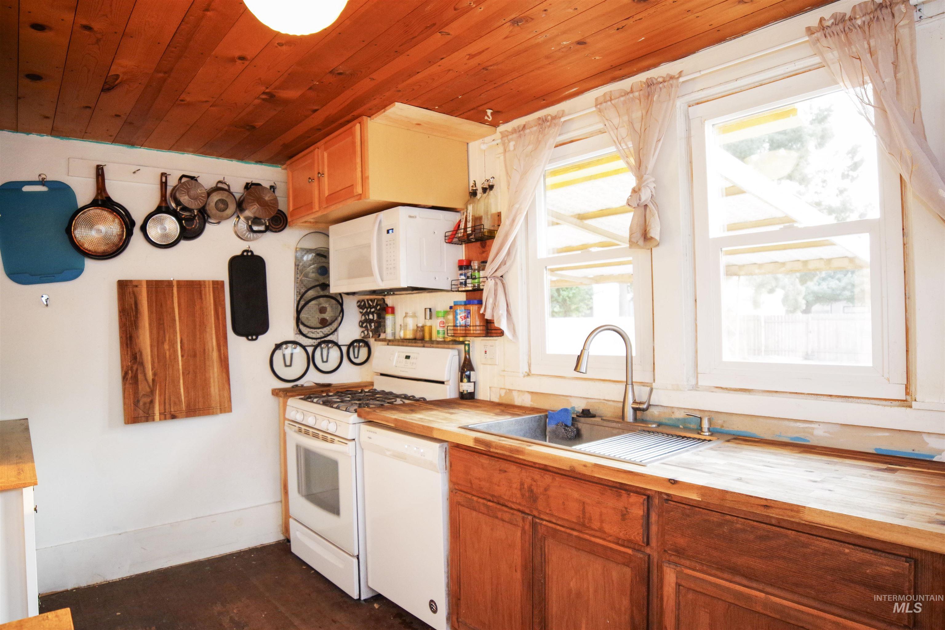 125 S 5th Street, Wilder, Idaho 83676, 3 Bedrooms, 2 Bathrooms, Residential For Sale, Price $298,000,MLS 98997441
