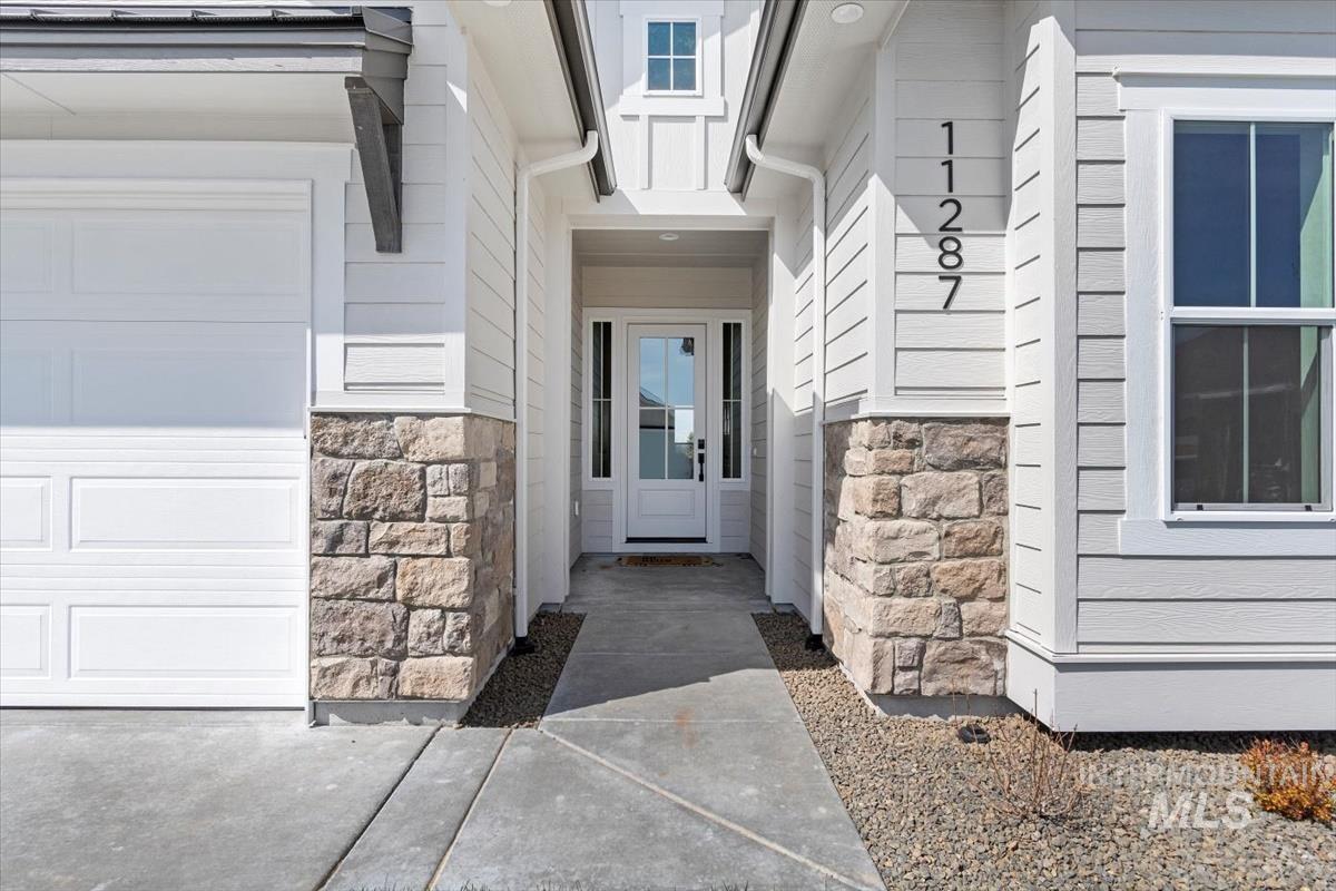 6983 W Tolland St., Eagle, Idaho 83616, 4 Bedrooms, 3 Bathrooms, Residential For Sale, Price $899,880,MLS 98997442