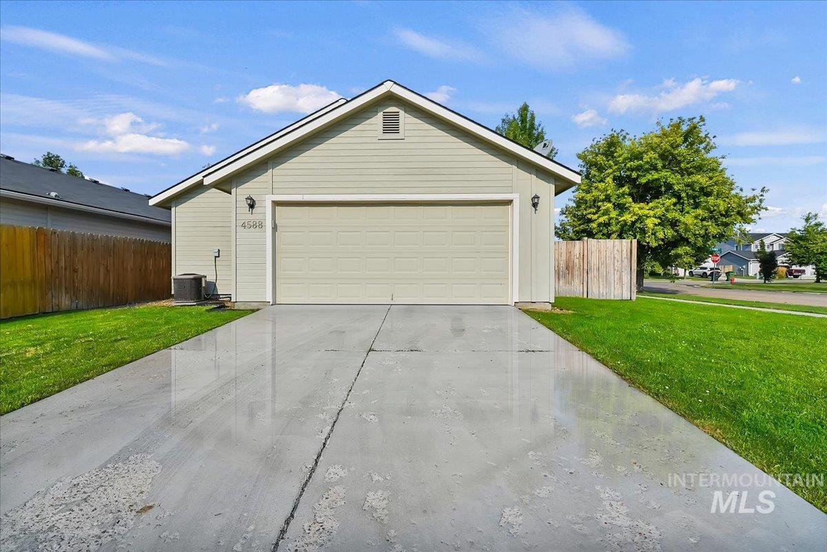 4588 N Price Ave, Meridian, Idaho 83646, 3 Bedrooms, 2 Bathrooms, Residential For Sale, Price $410,000,MLS 98997446