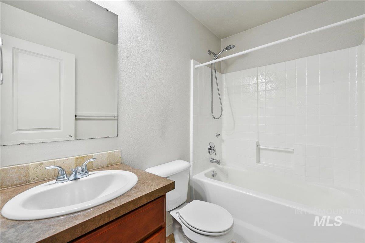 4588 N Price Ave, Meridian, Idaho 83646, 3 Bedrooms, 2 Bathrooms, Residential For Sale, Price $410,000,MLS 98997446