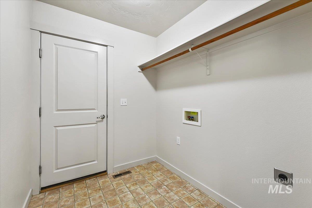 4588 N Price Ave, Meridian, Idaho 83646, 3 Bedrooms, 2 Bathrooms, Residential For Sale, Price $410,000,MLS 98997446