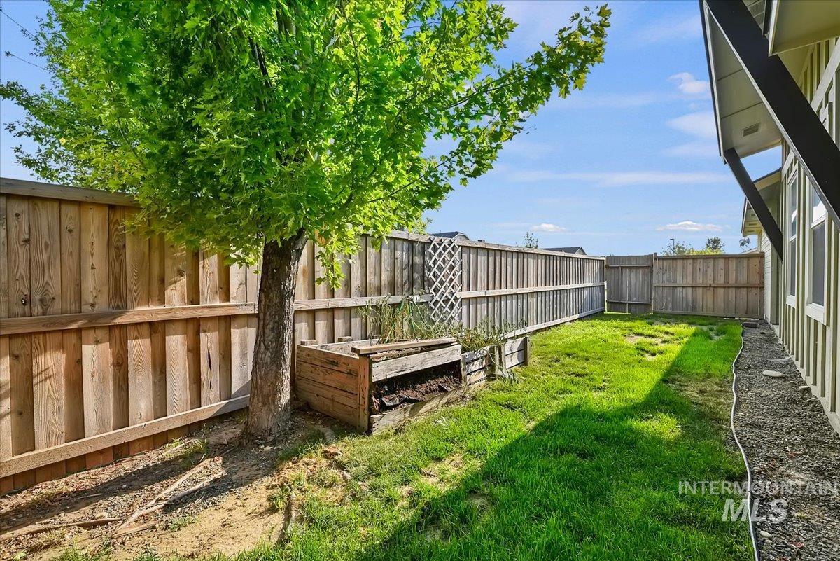 4588 N Price Ave, Meridian, Idaho 83646, 3 Bedrooms, 2 Bathrooms, Residential For Sale, Price $410,000,MLS 98997446