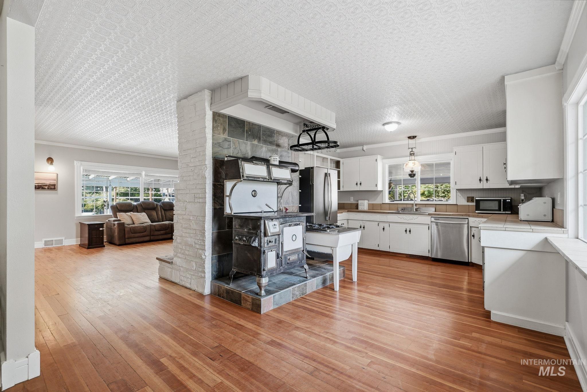 17063 N Midsummers Ln, Nampa, Idaho 83687, 3 Bedrooms, 2 Bathrooms, Residential For Sale, Price $595,000,MLS 98997448