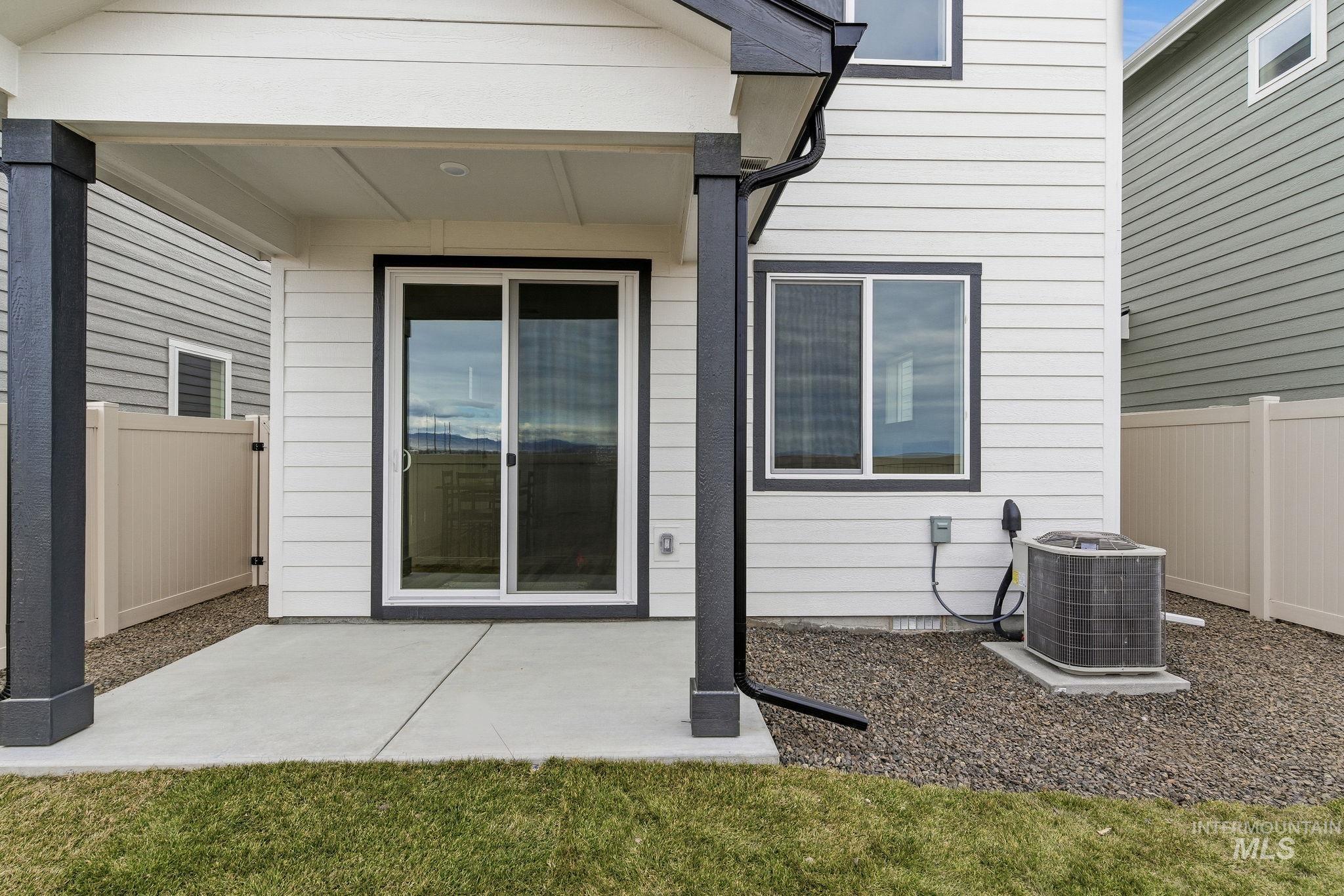 1900 NW Strahorn Dr., Mountain Home, Idaho 83647, 3 Bedrooms, 2.5 Bathrooms, Residential For Sale, Price $319,900,MLS 98997449