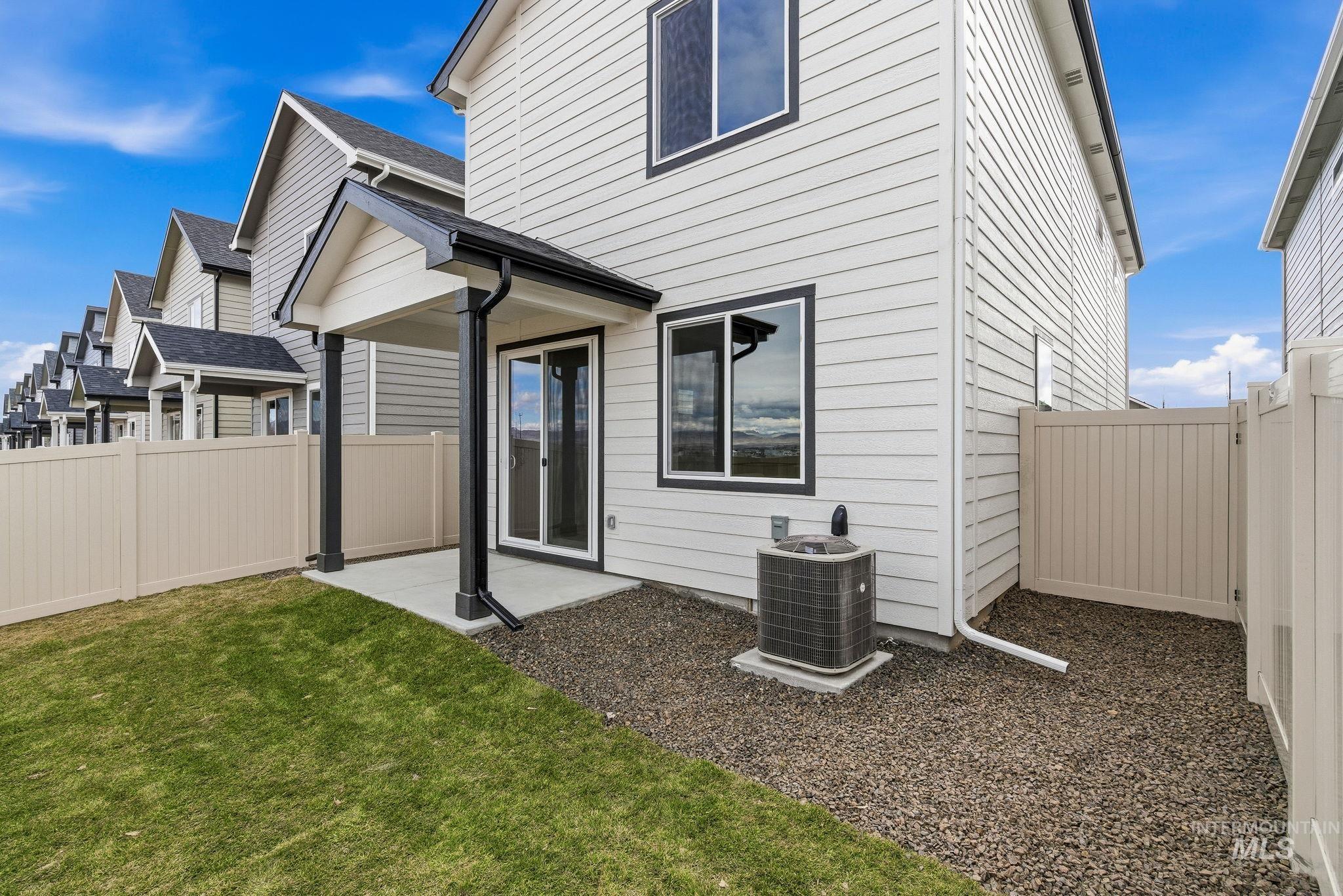 1900 NW Strahorn Dr., Mountain Home, Idaho 83647, 3 Bedrooms, 2.5 Bathrooms, Residential For Sale, Price $319,900,MLS 98997449