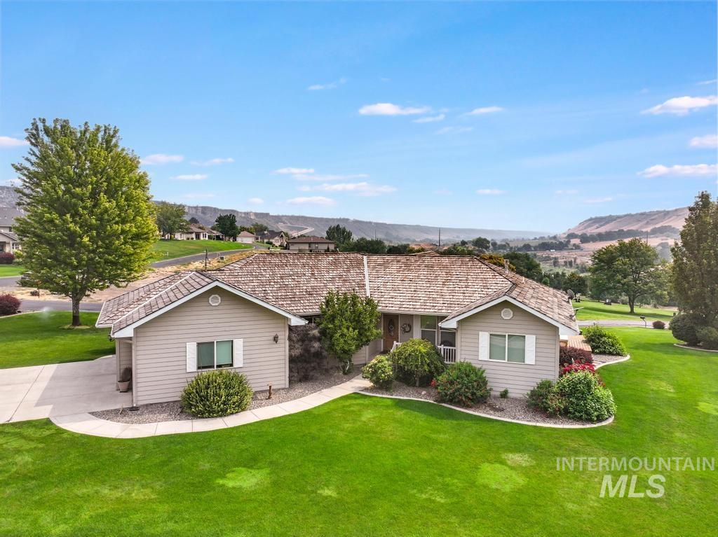 301 Clear Lake Ln, Buhl, Idaho 83316, 3 Bedrooms, 2 Bathrooms, Residential For Sale, Price $495,000,MLS 98997451