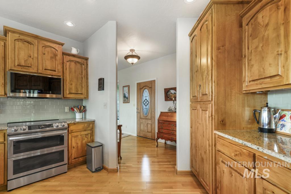 301 Clear Lake Ln, Buhl, Idaho 83316, 3 Bedrooms, 2 Bathrooms, Residential For Sale, Price $495,000,MLS 98997451