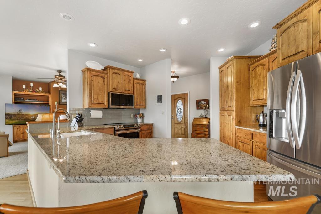 301 Clear Lake Ln, Buhl, Idaho 83316, 3 Bedrooms, 2 Bathrooms, Residential For Sale, Price $495,000,MLS 98997451
