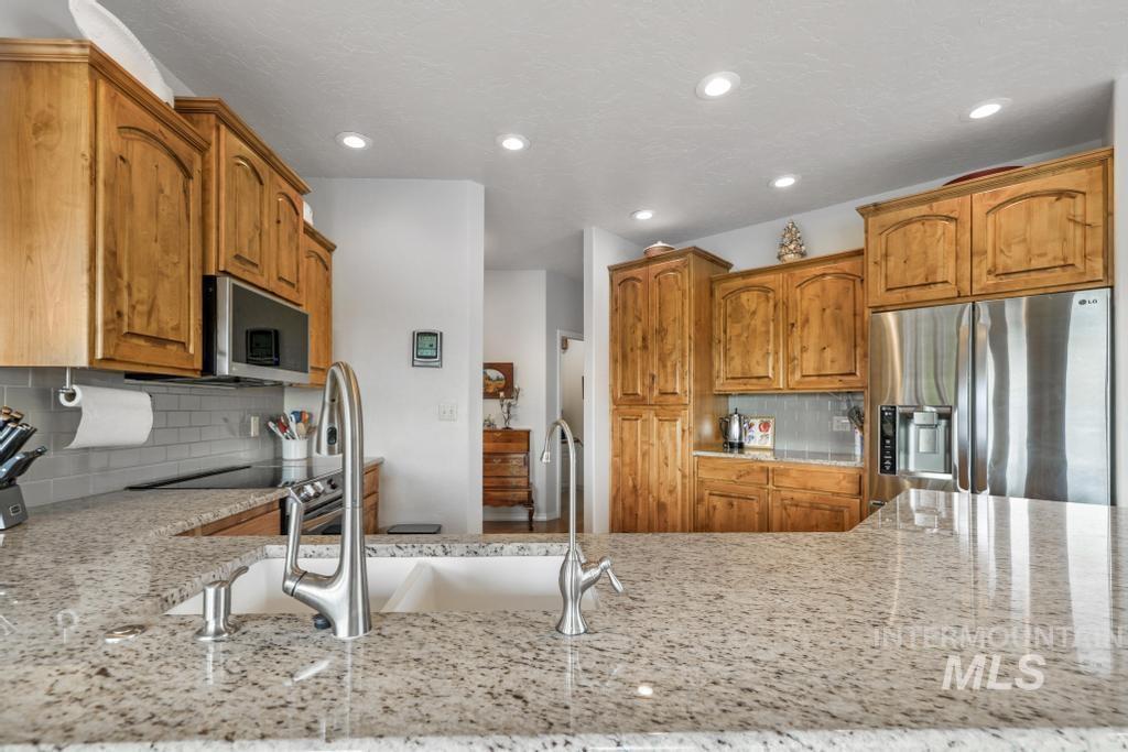 301 Clear Lake Ln, Buhl, Idaho 83316, 3 Bedrooms, 2 Bathrooms, Residential For Sale, Price $495,000,MLS 98997451