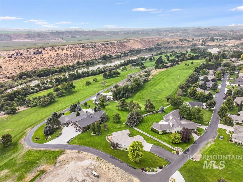 301 Clear Lake Ln, Buhl, Idaho 83316, 3 Bedrooms, 2 Bathrooms, Residential For Sale, Price $495,000,MLS 98997451