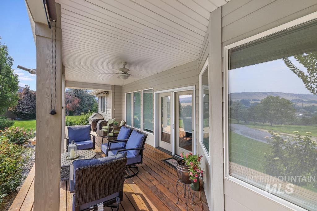 301 Clear Lake Ln, Buhl, Idaho 83316, 3 Bedrooms, 2 Bathrooms, Residential For Sale, Price $495,000,MLS 98997451