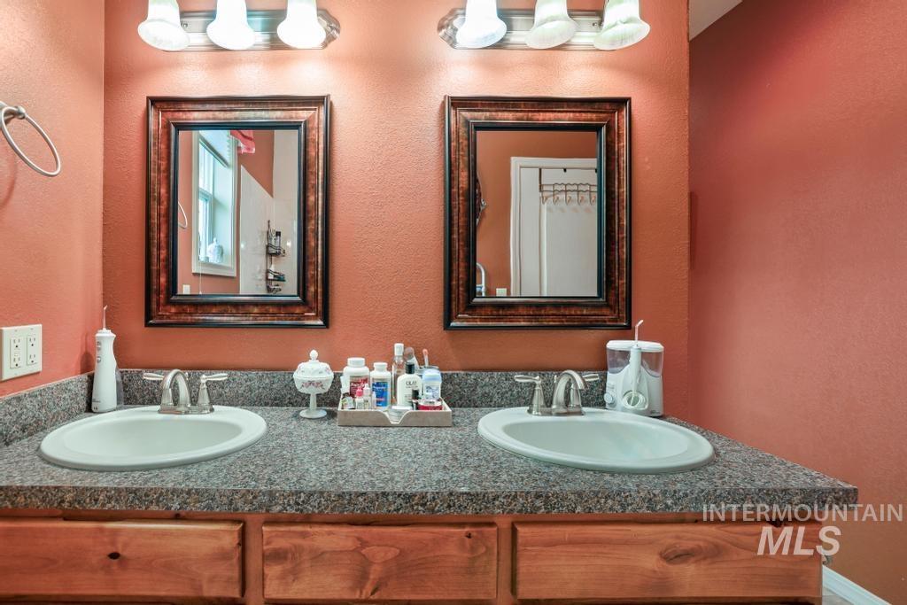 301 Clear Lake Ln, Buhl, Idaho 83316, 3 Bedrooms, 2 Bathrooms, Residential For Sale, Price $495,000,MLS 98997451