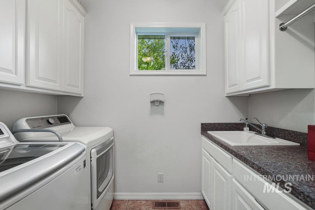 301 Clear Lake Ln, Buhl, Idaho 83316, 3 Bedrooms, 2 Bathrooms, Residential For Sale, Price $495,000,MLS 98997451
