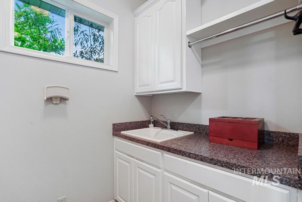 301 Clear Lake Ln, Buhl, Idaho 83316, 3 Bedrooms, 2 Bathrooms, Residential For Sale, Price $495,000,MLS 98997451
