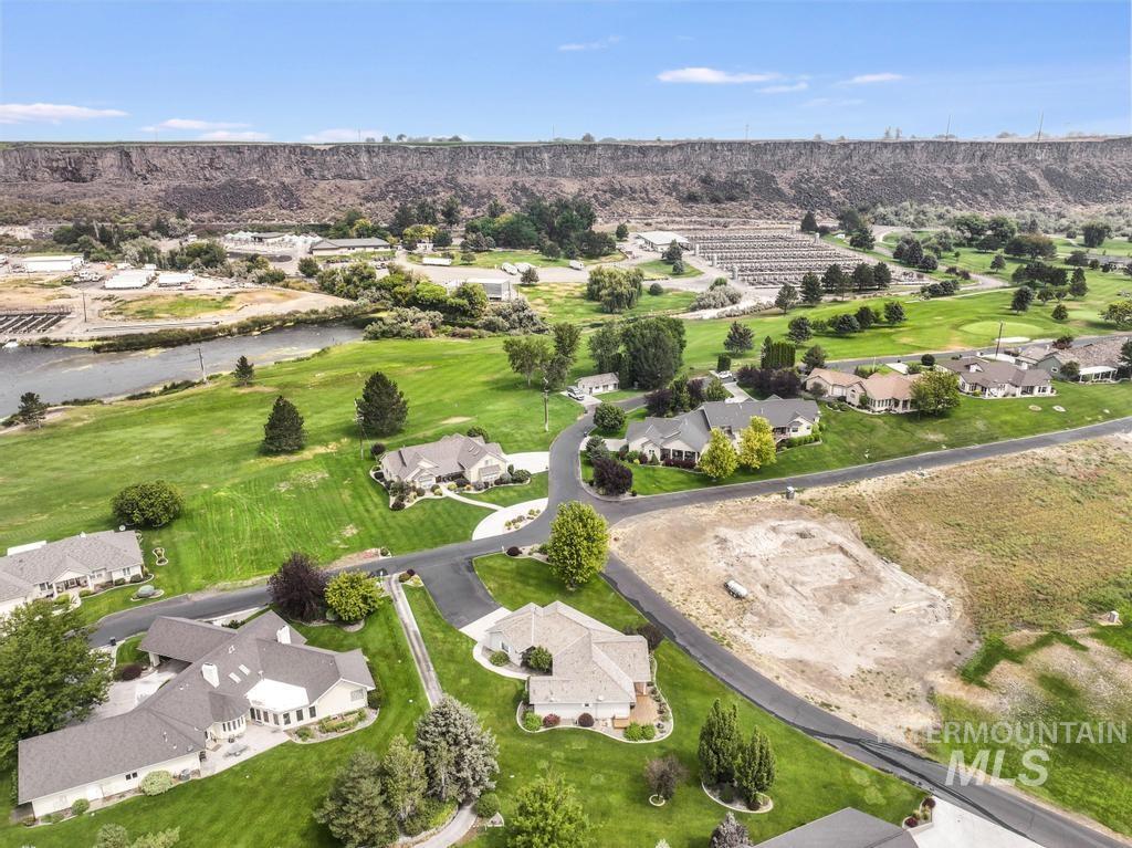 301 Clear Lake Ln, Buhl, Idaho 83316, 3 Bedrooms, 2 Bathrooms, Residential For Sale, Price $495,000,MLS 98997451