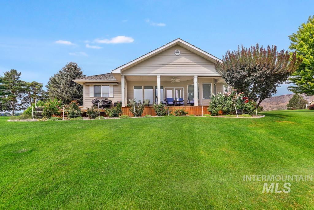 301 Clear Lake Ln, Buhl, Idaho 83316, 3 Bedrooms, 2 Bathrooms, Residential For Sale, Price $495,000,MLS 98997451