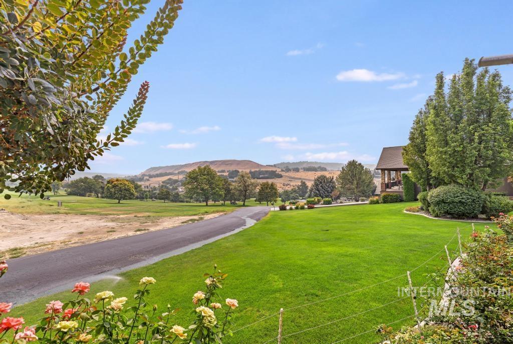 301 Clear Lake Ln, Buhl, Idaho 83316, 3 Bedrooms, 2 Bathrooms, Residential For Sale, Price $495,000,MLS 98997451