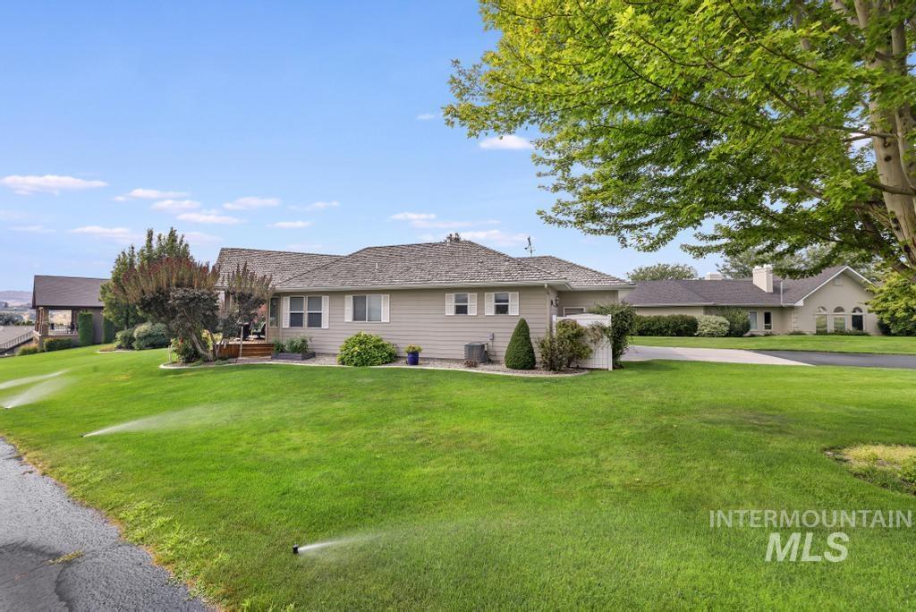 301 Clear Lake Ln, Buhl, Idaho 83316, 3 Bedrooms, 2 Bathrooms, Residential For Sale, Price $495,000,MLS 98997451