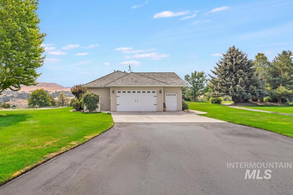 301 Clear Lake Ln, Buhl, Idaho 83316, 3 Bedrooms, 2 Bathrooms, Residential For Sale, Price $495,000,MLS 98997451