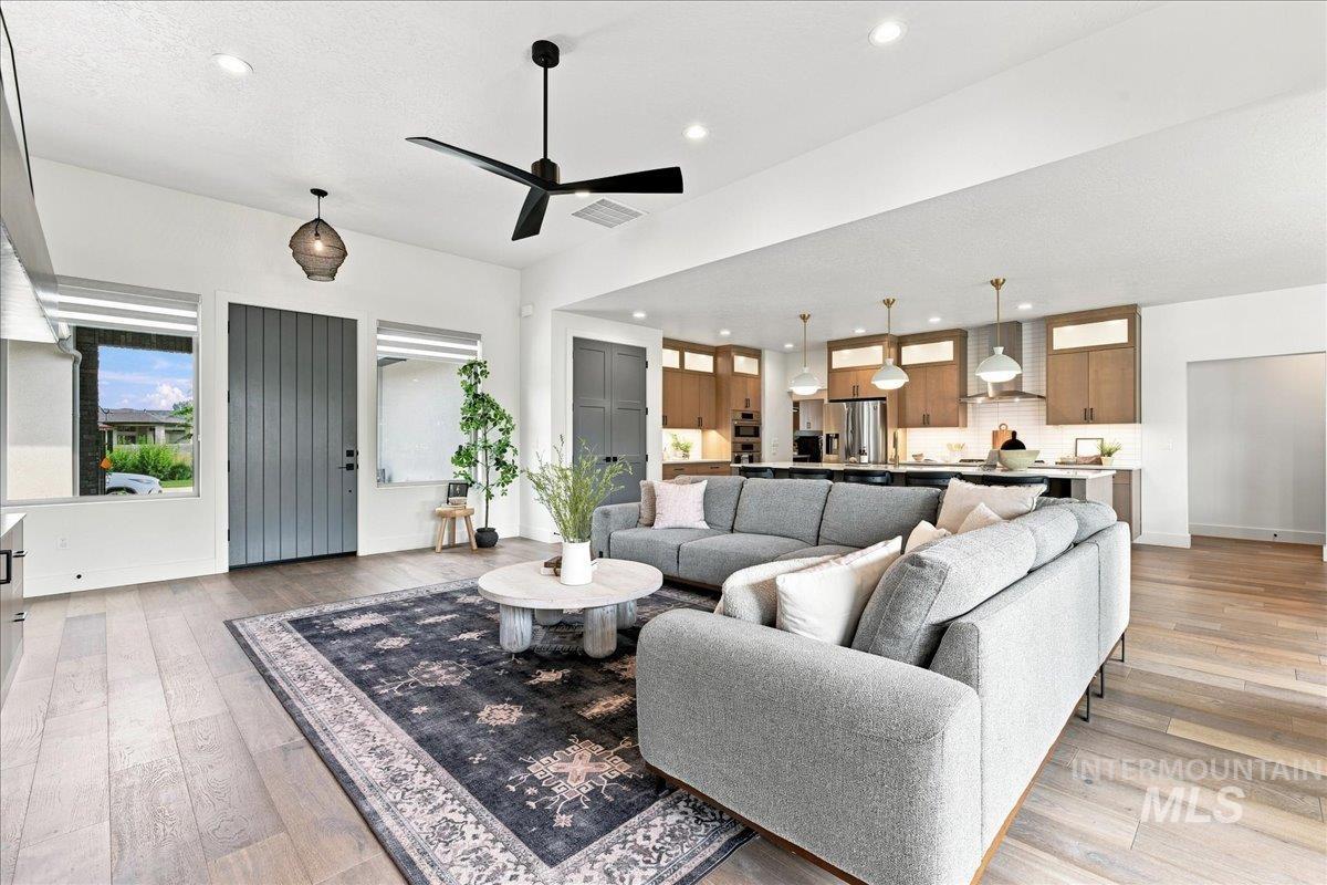 4601 E Copper Point Dr, Meridian, Idaho 83642, 3 Bedrooms, 2.5 Bathrooms, Residential For Sale, Price $850,000,MLS 98997455