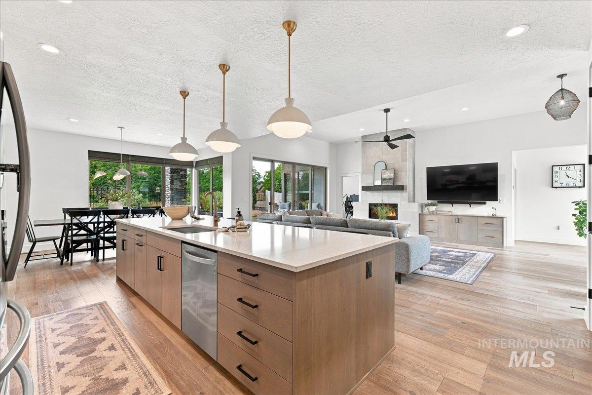 4601 E Copper Point Dr, Meridian, Idaho 83642, 3 Bedrooms, 2.5 Bathrooms, Residential For Sale, Price $850,000,MLS 98997455