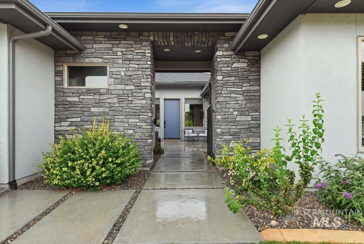 4601 E Copper Point Dr, Meridian, Idaho 83642, 3 Bedrooms, 2.5 Bathrooms, Residential For Sale, Price $850,000,MLS 98997455