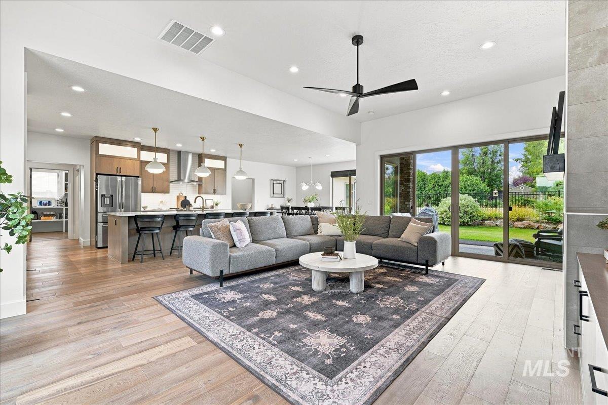 4601 E Copper Point Dr, Meridian, Idaho 83642, 3 Bedrooms, 2.5 Bathrooms, Residential For Sale, Price $850,000,MLS 98997455
