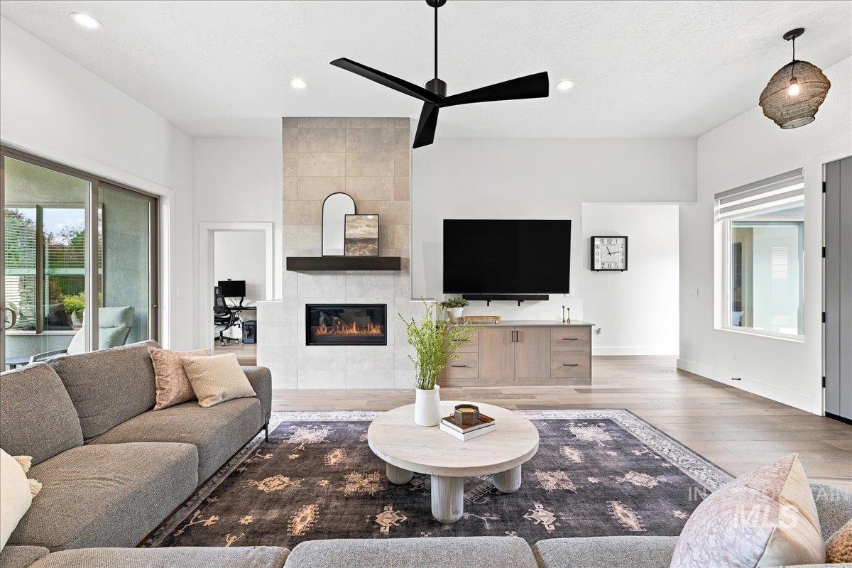 4601 E Copper Point Dr, Meridian, Idaho 83642, 3 Bedrooms, 2.5 Bathrooms, Residential For Sale, Price $850,000,MLS 98997455