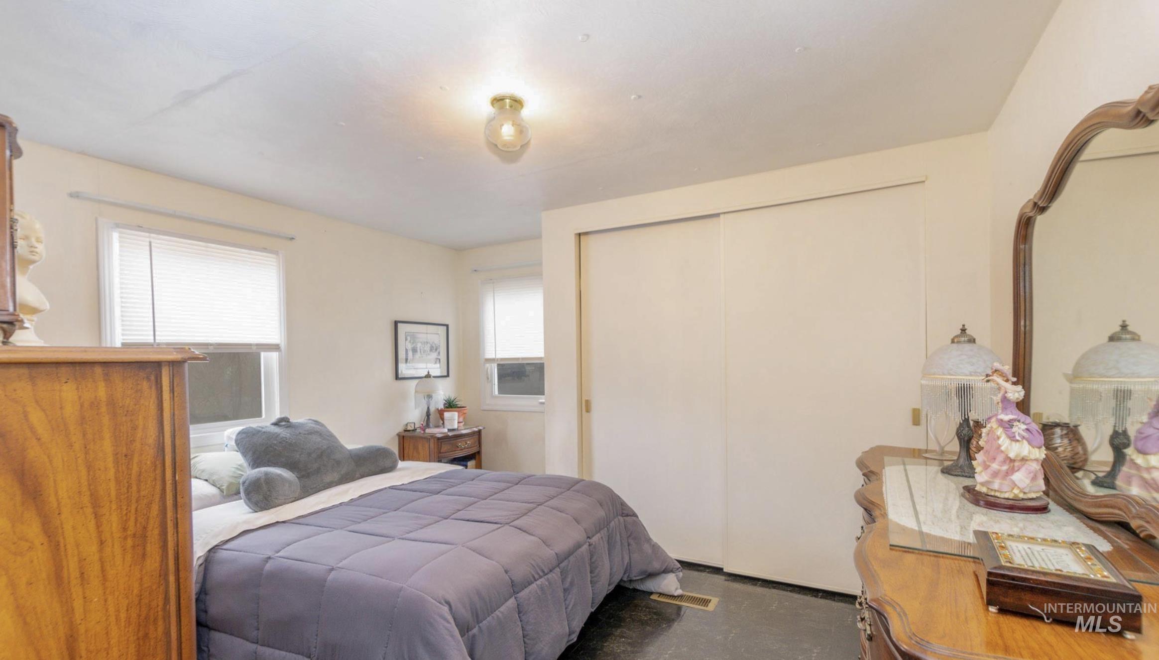 703 6th St N, Nampa, Idaho 83687, 2 Bedrooms, 1 Bathroom, Residential For Sale, Price $200,000, 98997457
