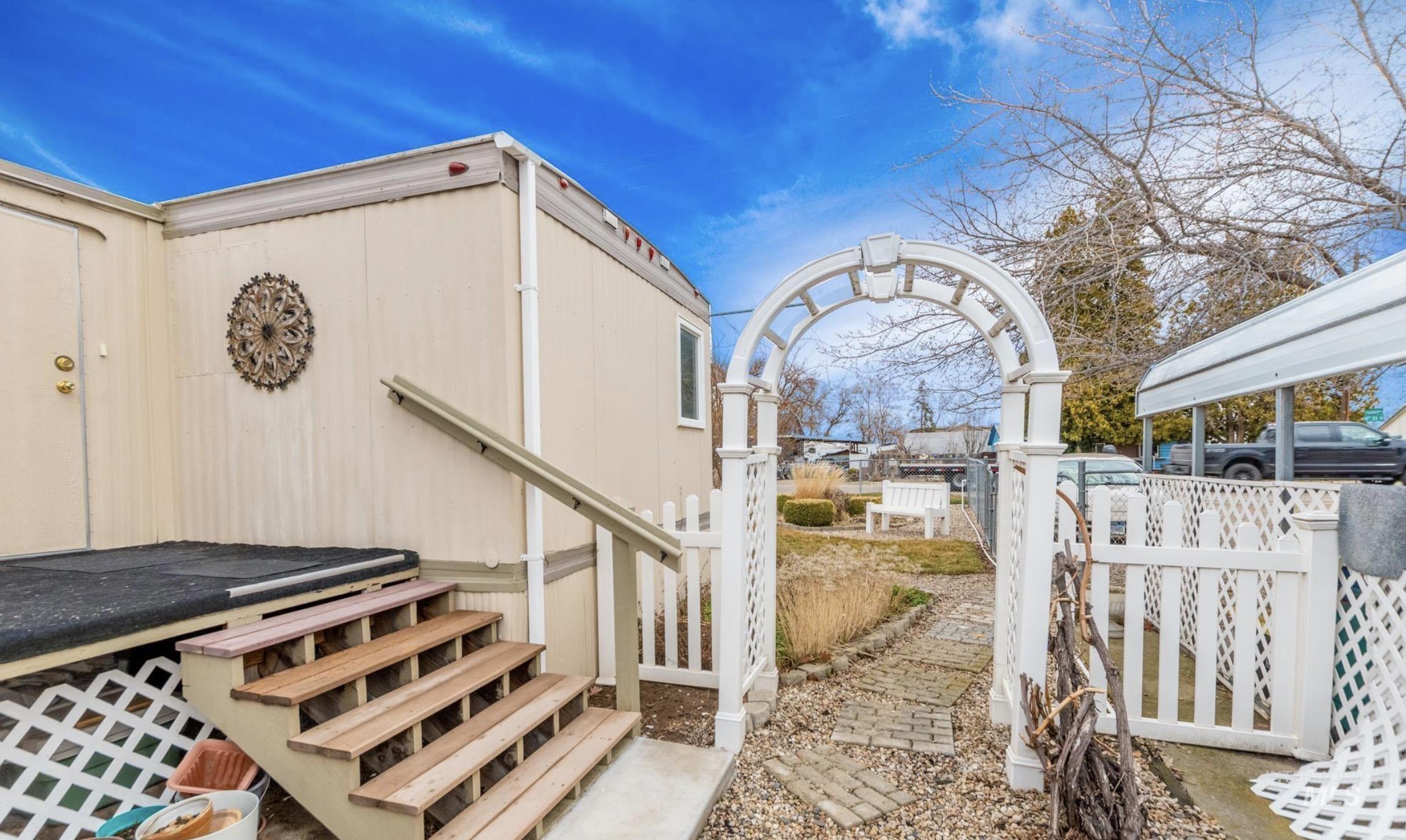 703 6th St N, Nampa, Idaho 83687, 2 Bedrooms, 1 Bathroom, Residential For Sale, Price $200,000, 98997457