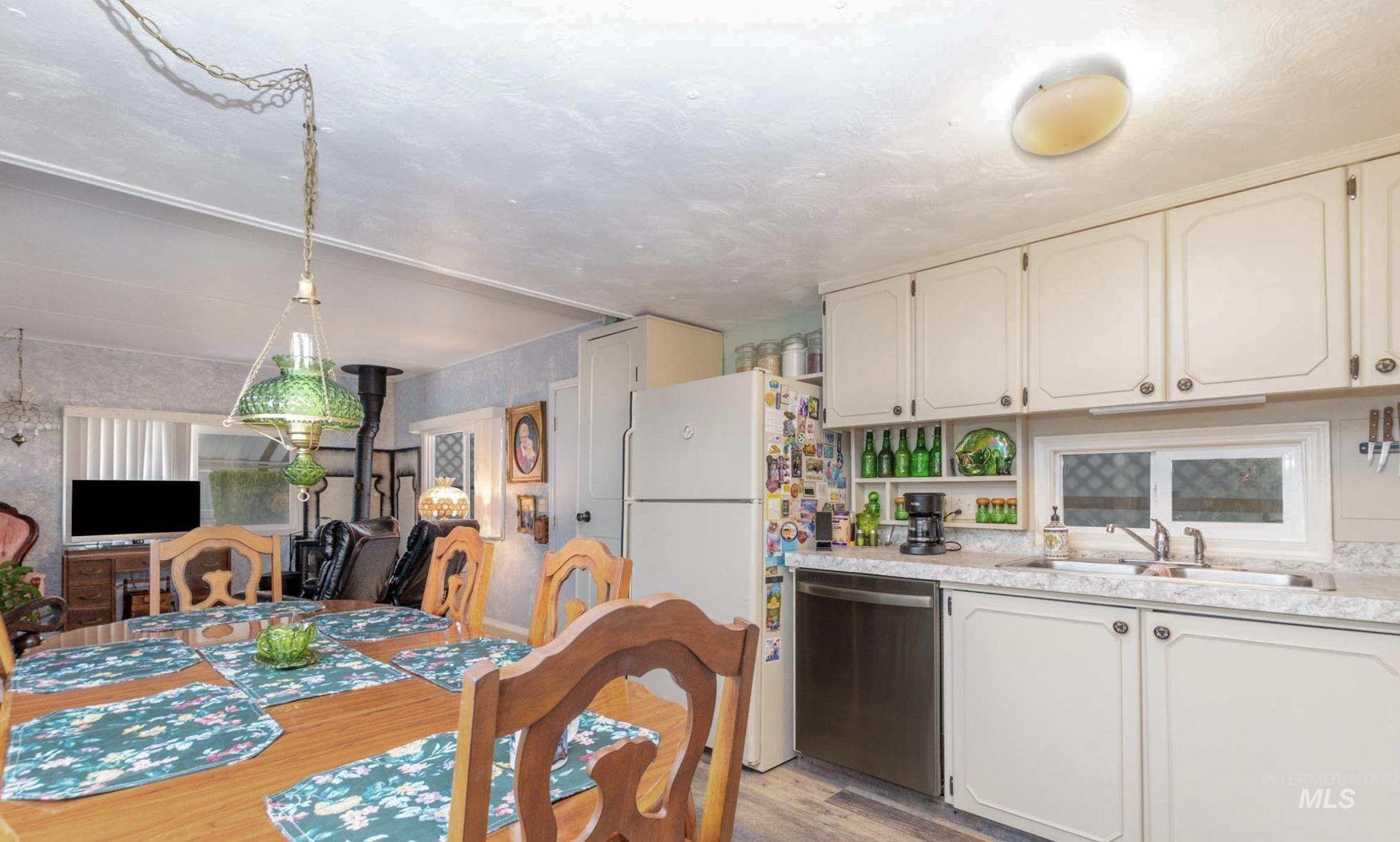 703 6th St N, Nampa, Idaho 83687, 2 Bedrooms, 1 Bathroom, Residential For Sale, Price $200,000, 98997457