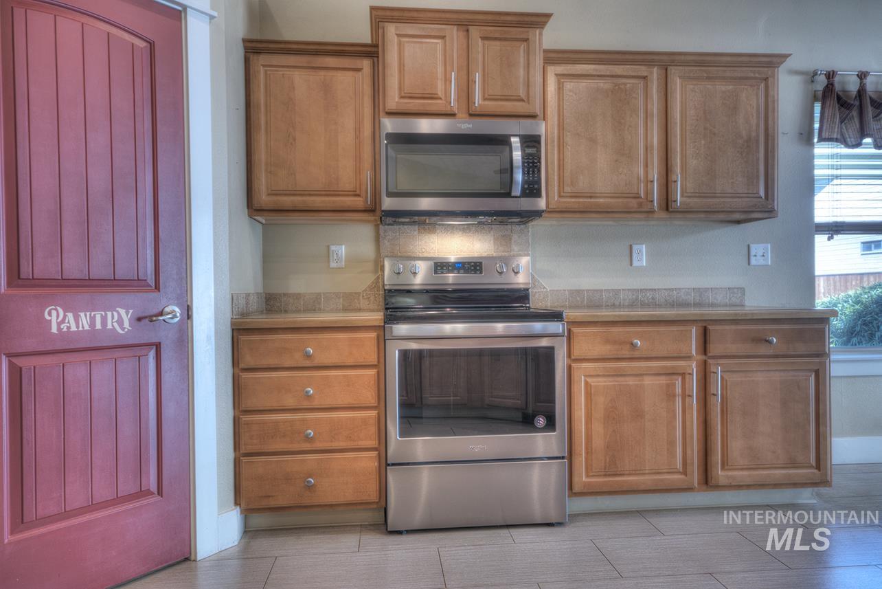 11614 W Six Rivers Ct, Boise, Idaho 83709, 3 Bedrooms, 2 Bathrooms, Residential For Sale, Price $499,900,MLS 98997460