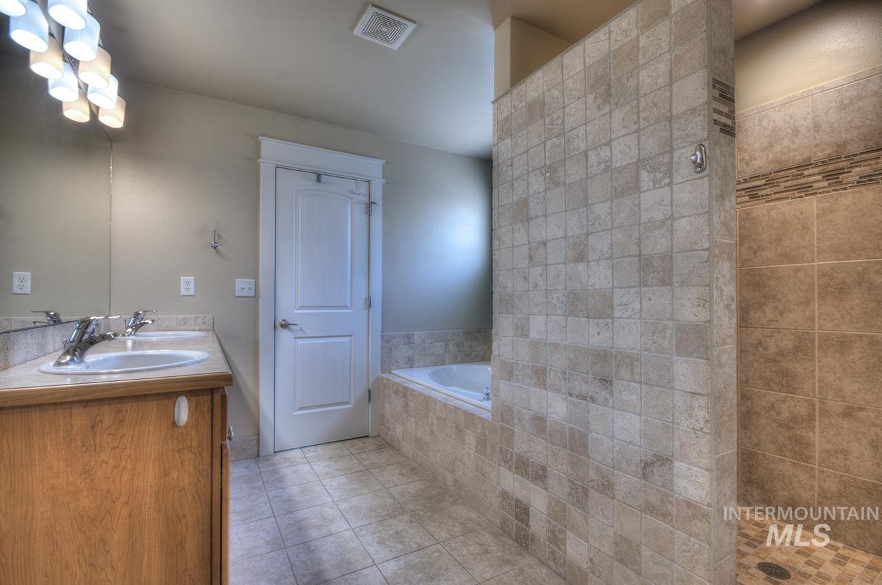 11614 W Six Rivers Ct, Boise, Idaho 83709, 3 Bedrooms, 2 Bathrooms, Residential For Sale, Price $499,900,MLS 98997460