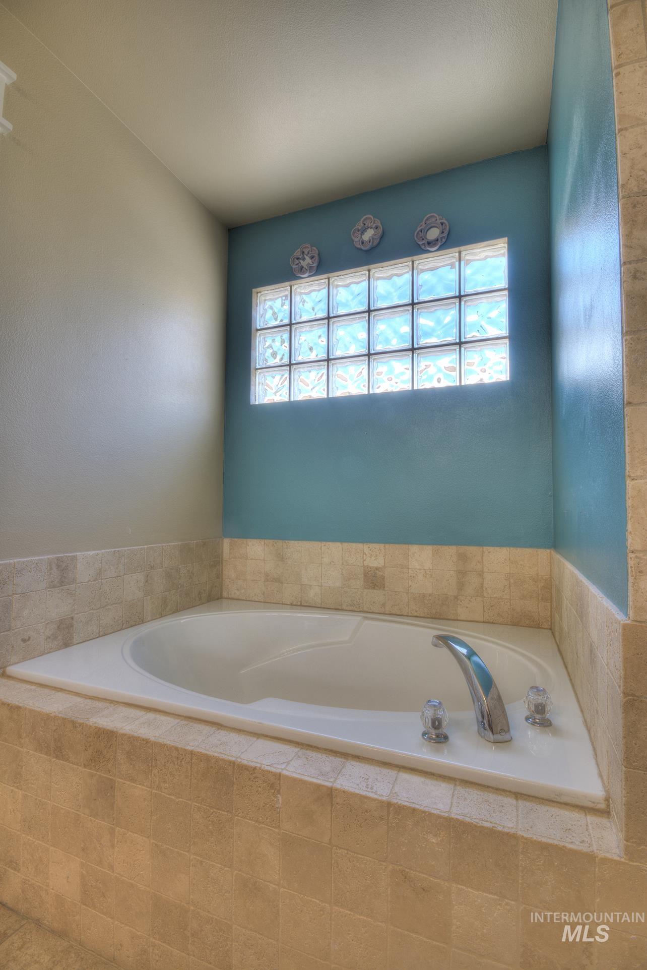 11614 W Six Rivers Ct, Boise, Idaho 83709, 3 Bedrooms, 2 Bathrooms, Residential For Sale, Price $499,900,MLS 98997460