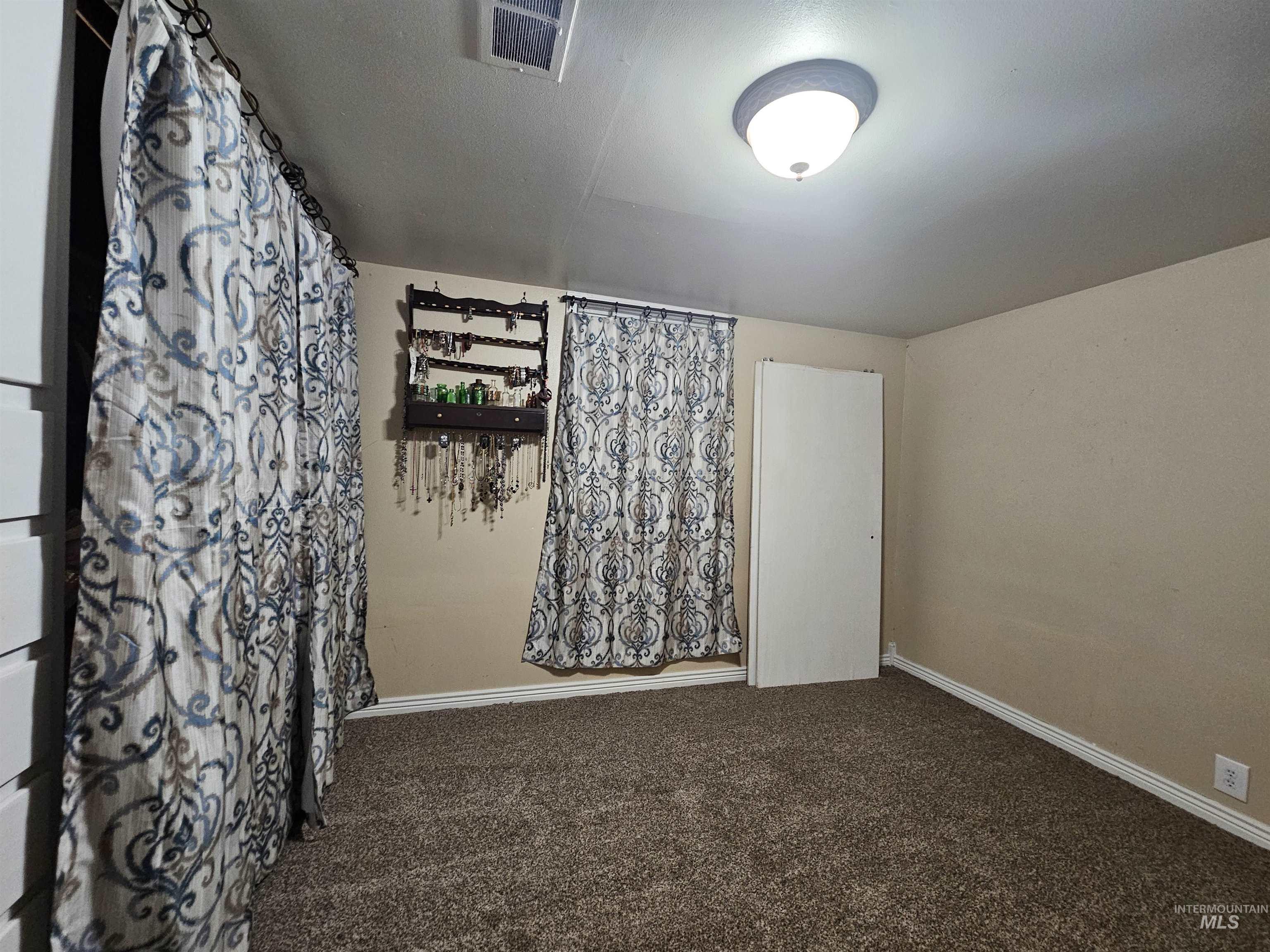 1640 Willow Lane, Twin Falls, Idaho 83301, 4 Bedrooms, 2 Bathrooms, Residential For Sale, Price $364,900,MLS 98997464