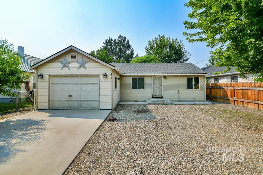 405 W Owyhee, Homedale, Idaho 83628, 3 Bedrooms, 1 Bathroom, Residential For Sale, Price $285,000,MLS 98997469