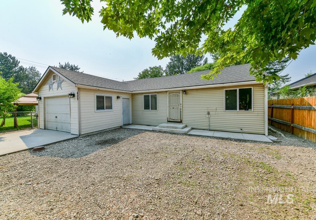 405 W Owyhee, Homedale, Idaho 83628, 3 Bedrooms, 1 Bathroom, Residential For Sale, Price $285,000,MLS 98997469