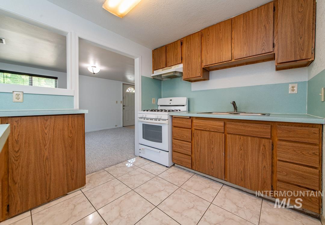 405 W Owyhee, Homedale, Idaho 83628, 3 Bedrooms, 1 Bathroom, Residential For Sale, Price $285,000,MLS 98997469