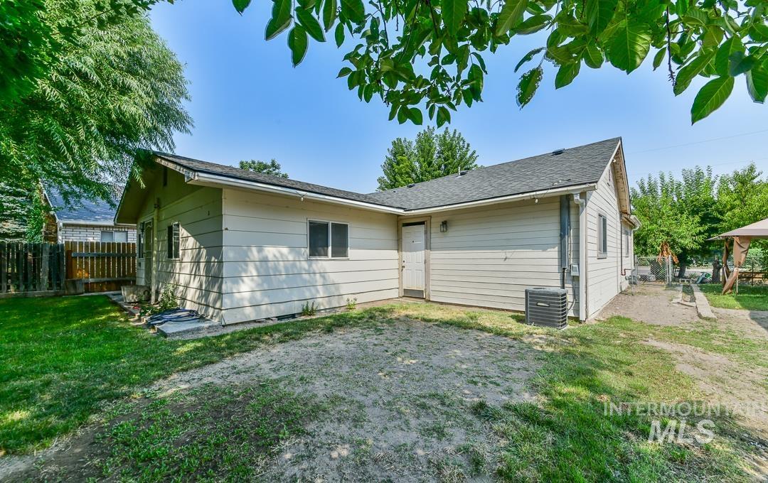 405 W Owyhee, Homedale, Idaho 83628, 3 Bedrooms, 1 Bathroom, Residential For Sale, Price $285,000,MLS 98997469