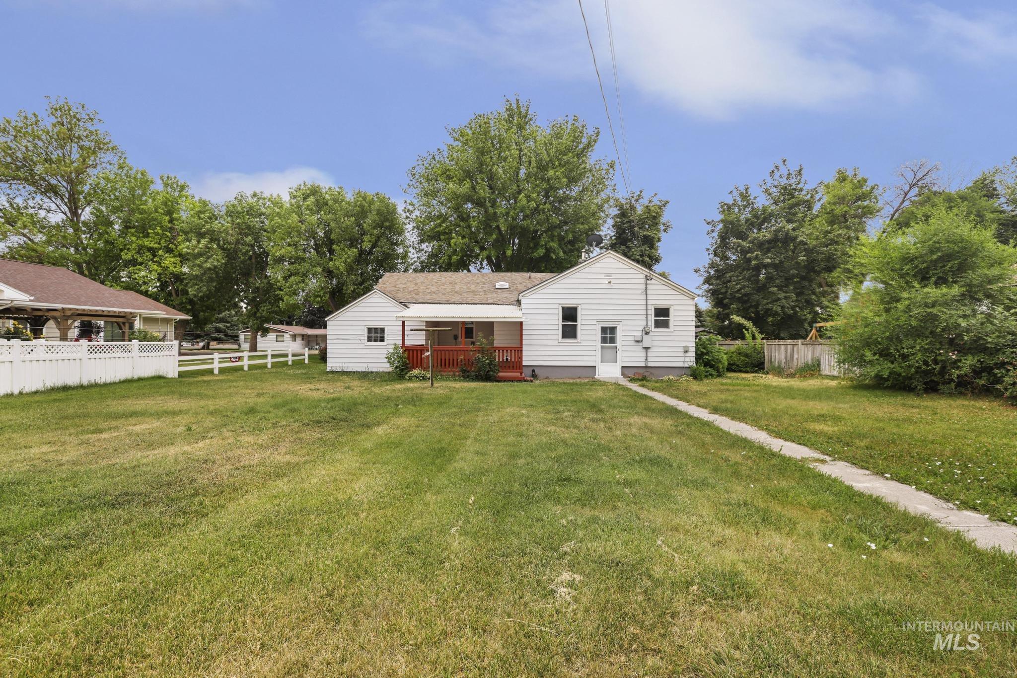 356 E Avenue B, Wendell, Idaho 83355, 4 Bedrooms, 2 Bathrooms, Residential For Sale, Price $300,000,MLS 98997473