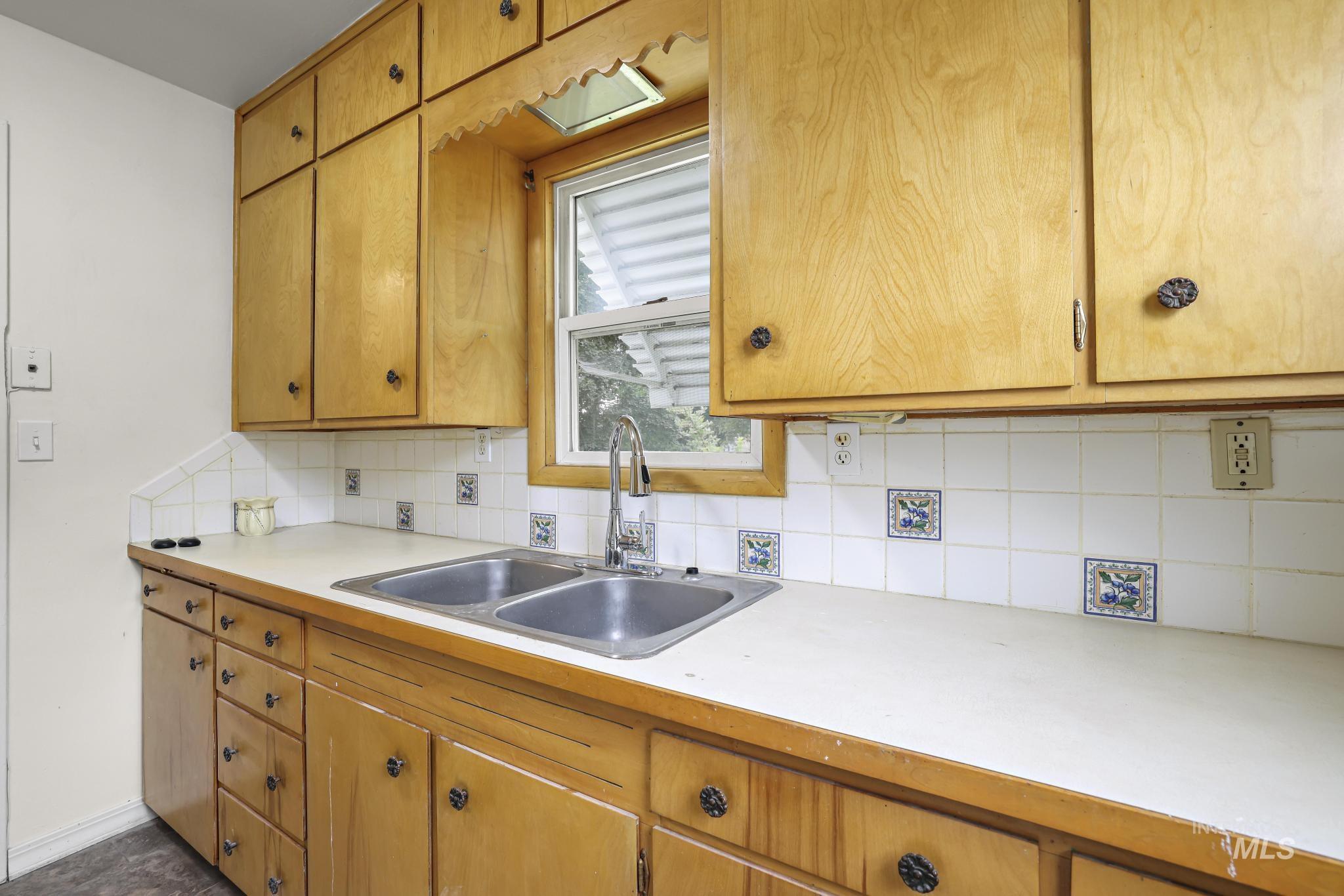 356 E Avenue B, Wendell, Idaho 83355, 4 Bedrooms, 2 Bathrooms, Residential For Sale, Price $300,000,MLS 98997473