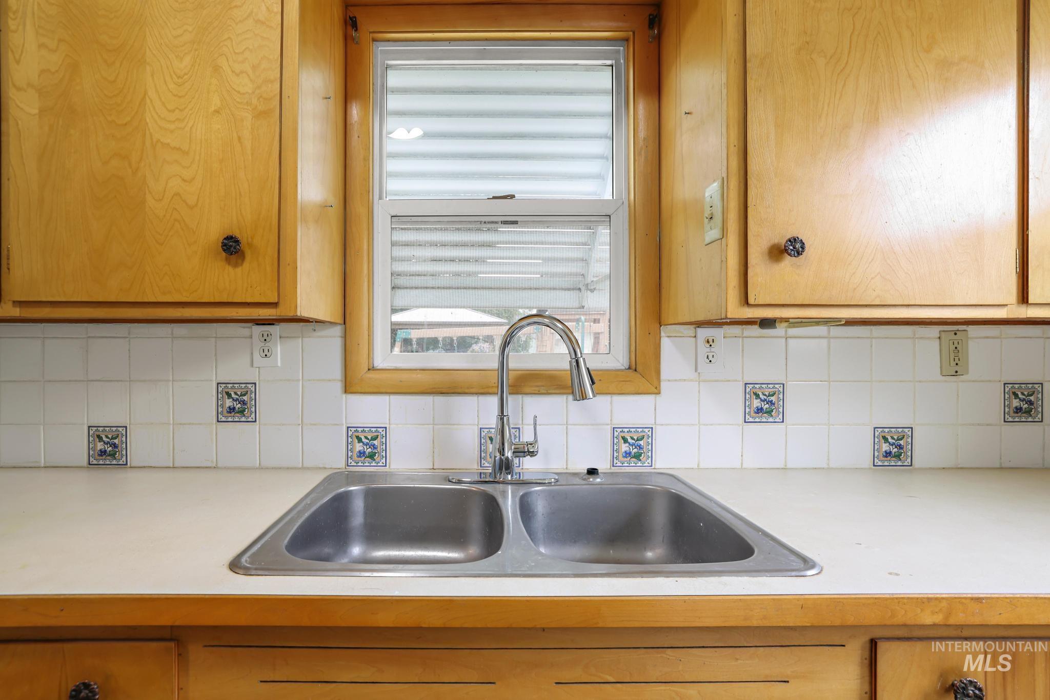 356 E Avenue B, Wendell, Idaho 83355, 4 Bedrooms, 2 Bathrooms, Residential For Sale, Price $300,000,MLS 98997473