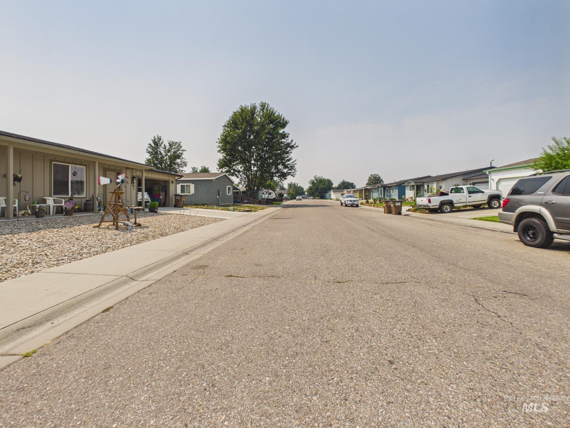 861 Liberty Ln, Emmett, Idaho 83617, 2 Bedrooms, 2 Bathrooms, Residential For Sale, Price $329,900, 98997474